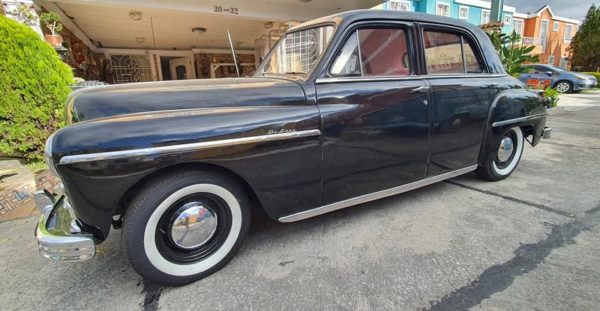 PLYMOUNTH DELUXE 1949
