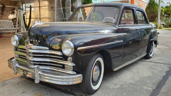 PLYMOUNTH DELUXE 1949