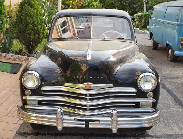 PLYMOUNTH DELUXE 1949